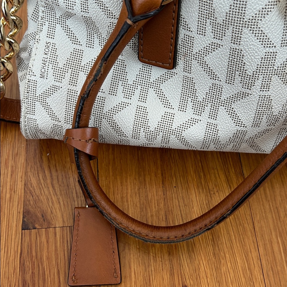 Michael Kors White and Tan Shoulder Bag - Picture 2 of 7